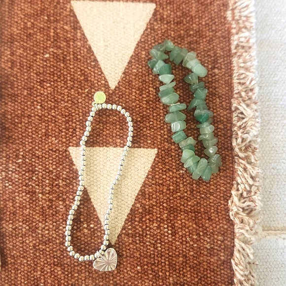 Delicate and minimalist ensemble of necklaces and coordinating bracelets - Picture 4 of 5